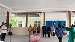 Penyerahan Berita Acara Pelantikan Susulan Atas Nama LEDY NILMA REZA, ST